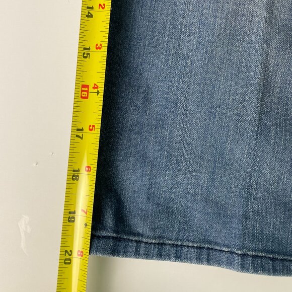 Levi’s Women’s Capri Jeans Size 12 Blue Denim Metal Button Hem Stretch Mid Rise - Picture 15 of 16
